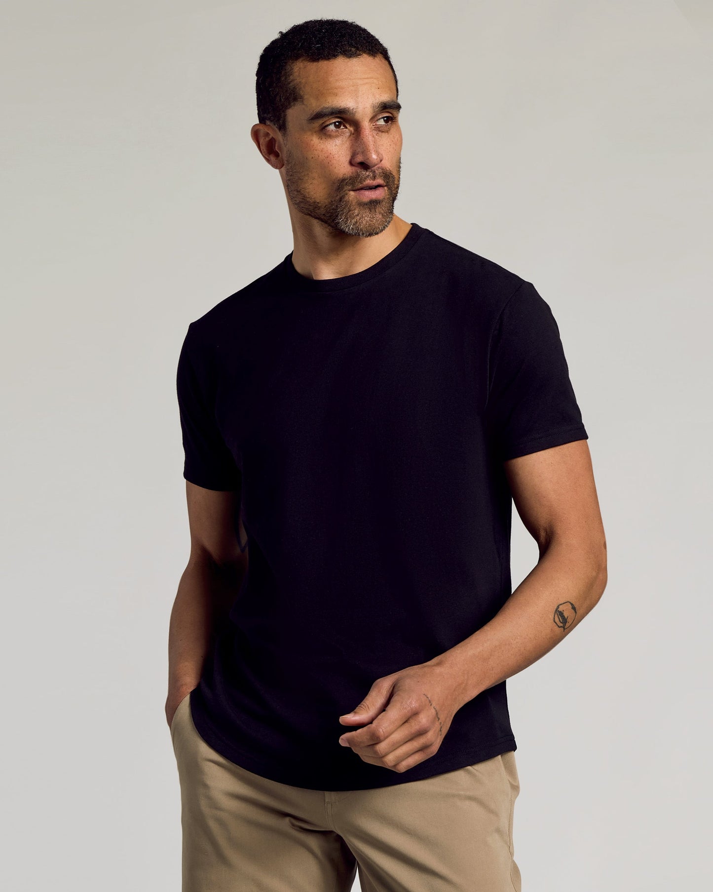 Set of 6 Black Crew Neck T-Shirts with Curved Hem
