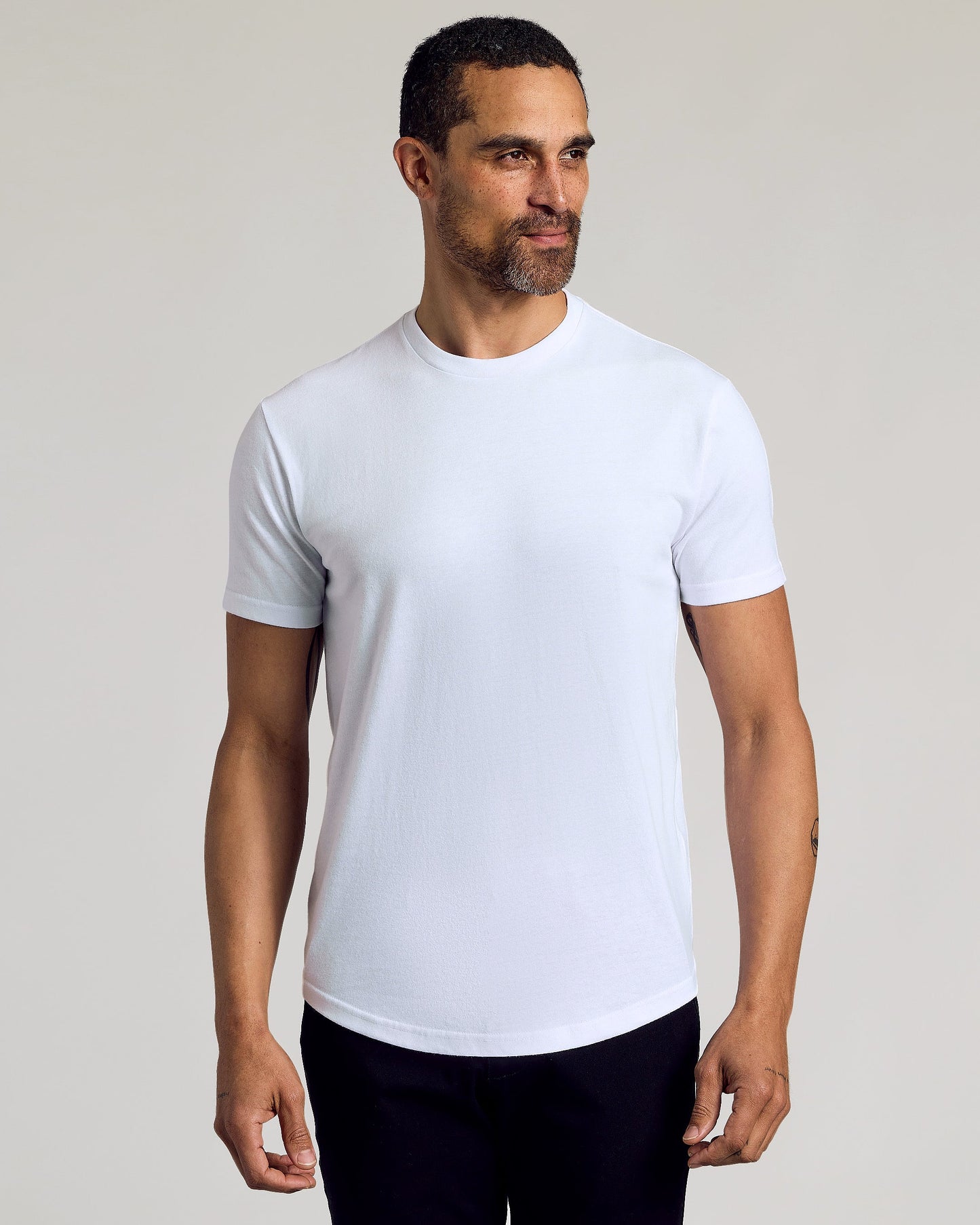 Set of 6 Round Neck T-Shirts with Curved Hem