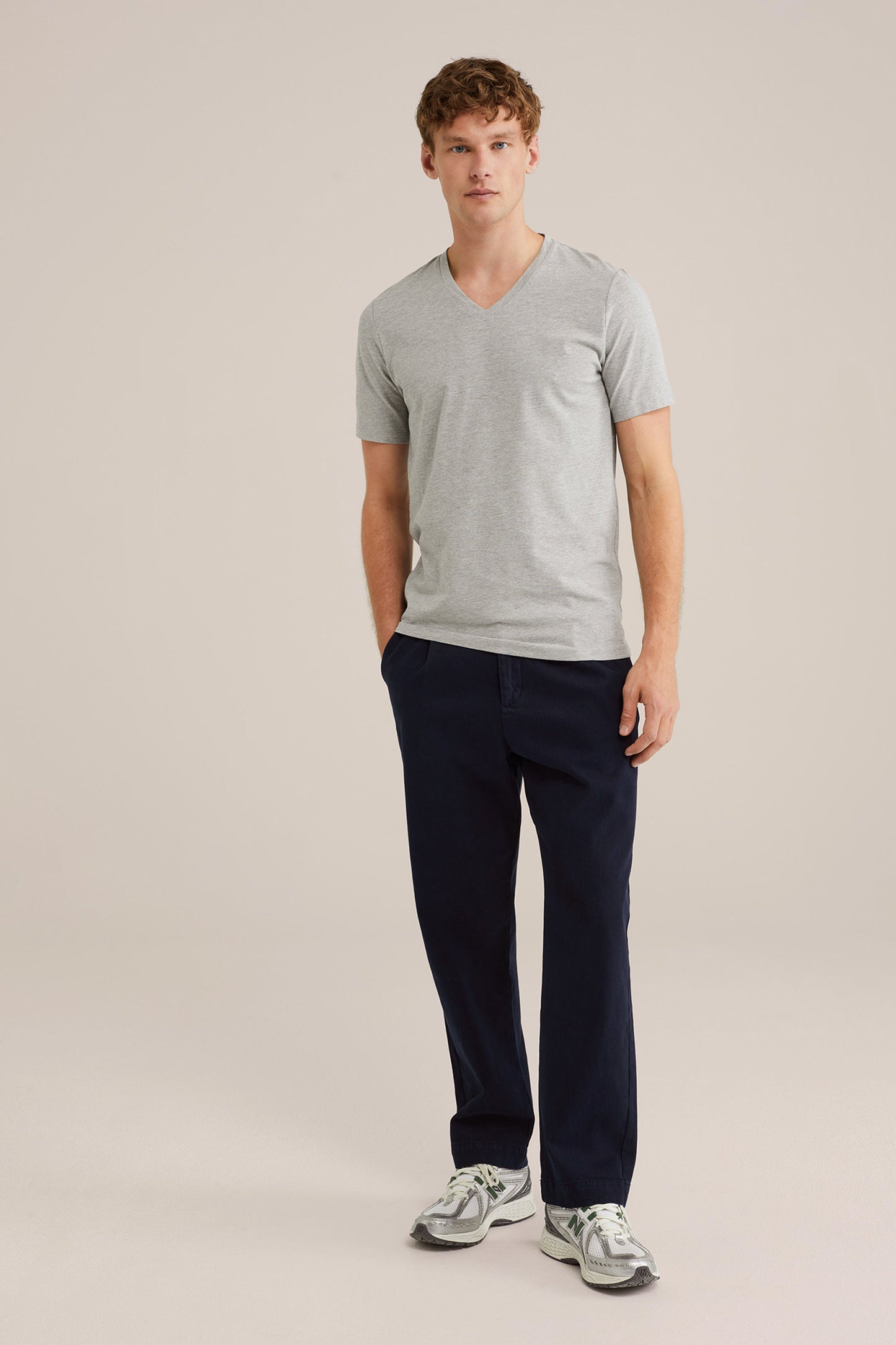 Basic Regular Fit T-Shirt with V-Neck - Grey